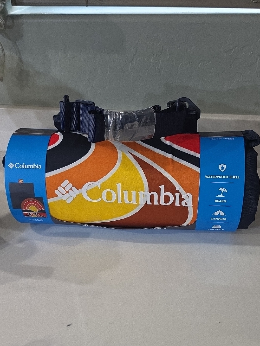 Columbia Multicolor Swirl Waterproof Roll-Up Blanket